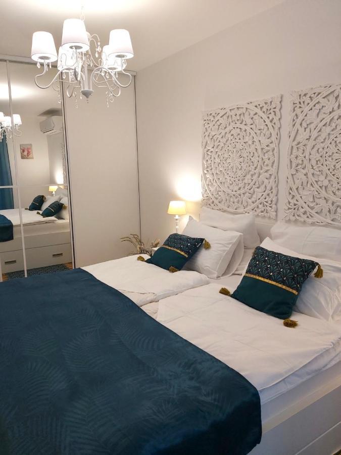 Beachfront Fontana 20 *